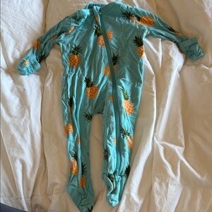Kyte Baby zipper footie pajamas- pineapple